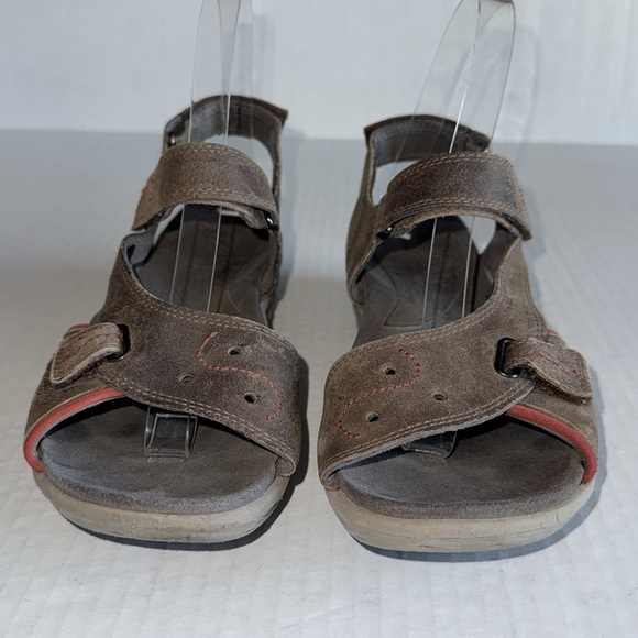 Cobb Hill By New Balance Light Brown Low Wedge Sandals - Picture 6 of 10